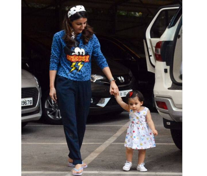 भाई से सीख लेते हुए इनाया खेमू भी थोड़ा बहुत मीडिया फ्रेंडली हो गई हैं. तस्वीर: फोटोकॉर्प