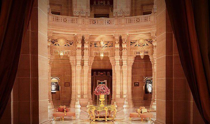 इस पैलेस को तीन भागों में बांटा गया है. एक हिस्से में लग्जरी ताज होटल है जो कि 1972 से है. दूसरा हिस्सा शाही परिवार के लिए है और तीसरे हिस्से में संग्रहालय है. (photo- @umaidbhawanpalace)