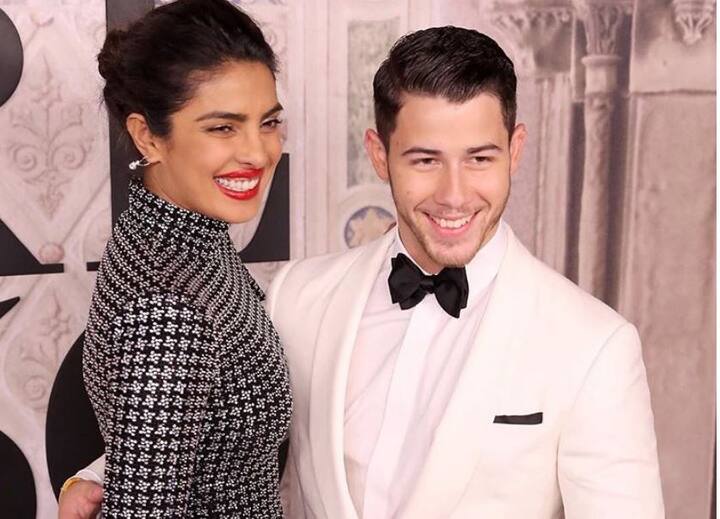 प्रियंका चोपड़ा मंगेतर निक जोनास के साथ 2 दिसंबर को शादी कर सकती हैं. भले ही प्रियंका की शादी की तारीख अभी तक आधिकारिक तौर पर सामने न आई हो लेकिन उनकी ये बिग फैट वेडिंग कहा होने वाली है इसकी डिटेल्स हम आपके लिए लेकर आए हैं.