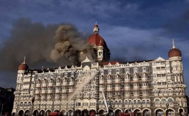 26 नवम्बर, 2008 को भारी हथियारों से लैस 10 पाकिस्तानी आतंकवादियों ने कराची से समुद्री रास्ते से होकर नाव से मुम्बई में प्रवेश किया था. इन आतंकवादियों ने छत्रपति शिवाजी रेलवे टर्मिनस, ताजमहल होटल, ट्राइडेंट होटल और एक यहूदी केंद्र पर हमला किया था.