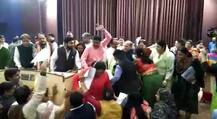 पूर्वी दिल्ली नगर निगम की बैठक में बीजेपी-AAP के पार्षदों के बीच जमकर हाथापाई