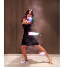 नोरा फतेही ने \'हिला दे कमरिया हिला दे\' सॉन्ग पर लगाएं ठुमके, देखें तस्वीरें