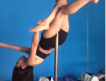 \'हाउसफुल 4\' एक्ट्रेस कीर्ति खरबंदा ने किया पोल डांस, वायरल हुई तस्वीरें