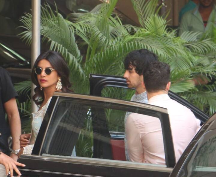 इस दौरान प्रियंका चोपड़ा ट्रेडिशनल अंदाज में पहुंची. उन्होंने लाइट ब्लू कलर का सूट पहना हुआ था.