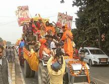 कुंभ मेले के लिए जूना अखाड़े के संतों ने शाही अंदाज़ में किया नगर प्रवेश, गोल्डन बाबा रहे आकर्षण का केंद्र