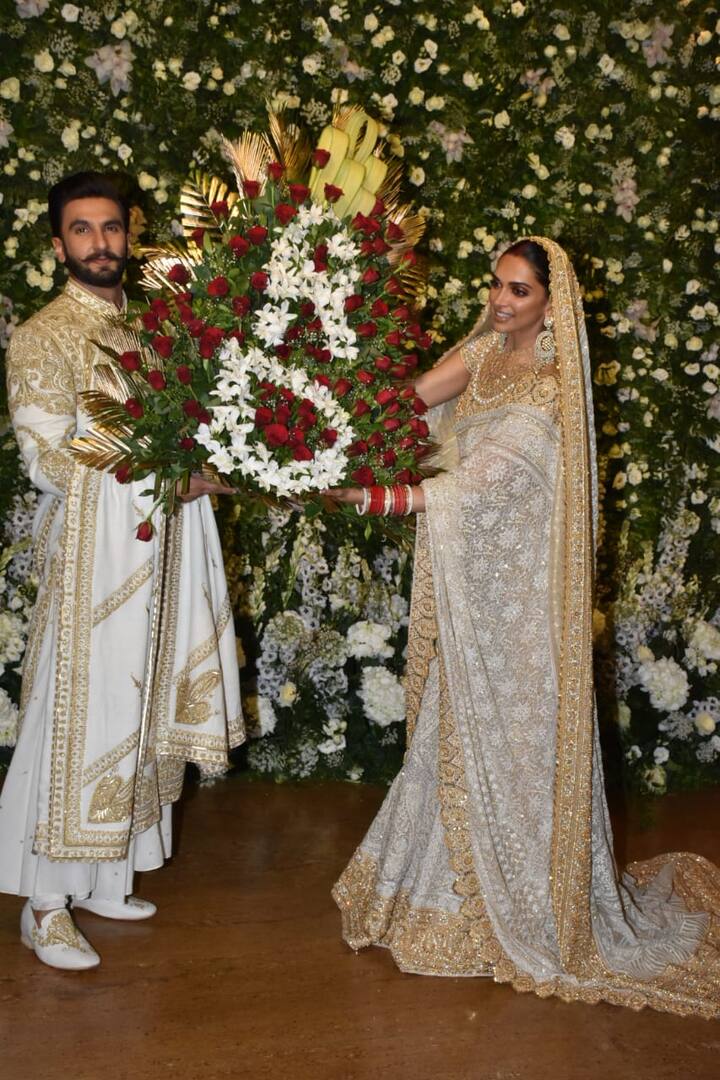 इससे पहले दीपिका और रणवीर ने परिवार और कुछ करीबी लोगों के लिए बेंगलुरु में 21 नवंबर को रिसेप्शन का आयोजन किया था.