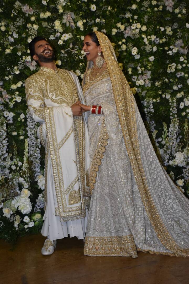 रणवीर सिंह जब पोज देने पहुंचे तो अपनी दुल्हनिया के साथ ठहाके लगाते नज़रआए.