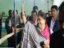 राजपूत समाज के डिनर में झालावाड पहुंची वसुंधरा, मानवेन्द्र को बताया \'मेहमान\'