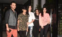 पूरे परिवार के साथ स्पॉट किए गए संजय कपूर, यहां देखें खास तस्वीरें