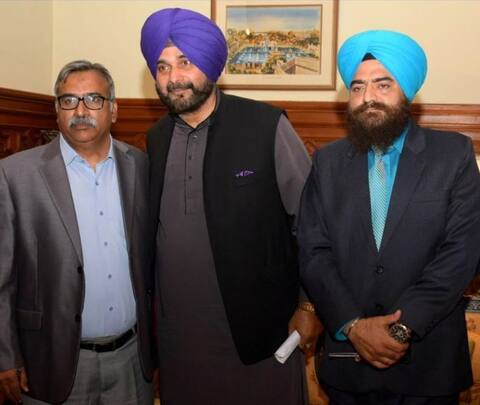 खालिस्तानी आतंकी गोपाल सिंह चावला के साथ तस्वीर पर सिद्धू ने कहा- मैं नहीं जानता वह कौन है खालिस्तानी आतंकी गोपाल सिंह चावला के साथ तस्वीर पर सिद्धू ने कहा- मैं नहीं जानता वह कौन है