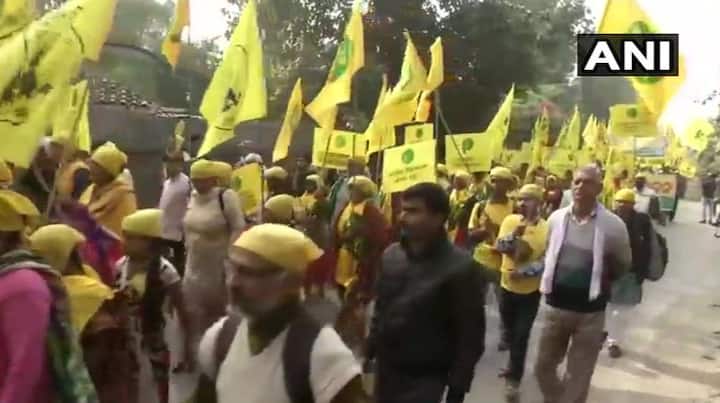 कर्ज माफी और फसलों के उचित एमएसपी की मांग के लिए दिल्ली में हजारों किसान एकजुट हुए हैं. किसान पूरे देशभर से दिल्ली में रामलीला मैदान से संसद मार्ग तक मार्च करेंगे. तस्वीर: एएनआई