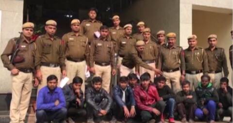 दिल्ली: सांसद के घर के पास खुदे गड्डों से गिरफ्तार 11 चोर, चुराते थे 50 हज़ार रुपए मीटर वाली तार दिल्ली: सांसद के घर के पास खुदे गड्डों से गिरफ्तार 11 चोर, चुराते थे 50 हज़ार रुपए मीटर वाली तार