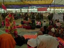 अपने दर्द को आवाज देने संसद मार्च कर रहे हैं हजारों किसान, देखें तस्वीरें