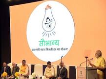 मोदी सरकार का ऐलान, देश के 15 राज्यों में घर-घर पहुंची बिजली