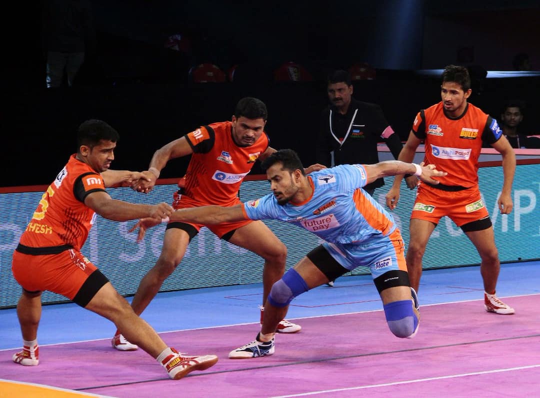 Pro kabaddi league: bengal wins against bengaluru bulls प्रो कबड्डी लीग : मनिंदर के 17 अंकों की बदौलत जीता बंगाल