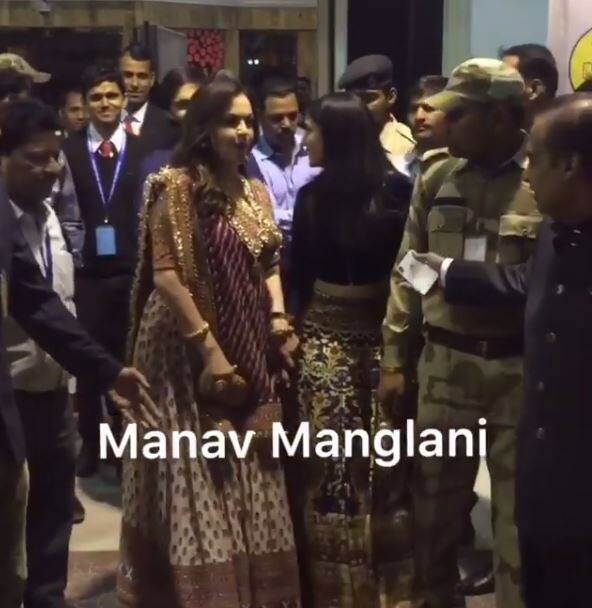 Ambani family reach jodhpur for Priyanka chopra and Nick Jonas Wedding प्रियंका और निक की शादी में शामिल होने जोधपुर पहुंचा पूरा अंबानी परिवार