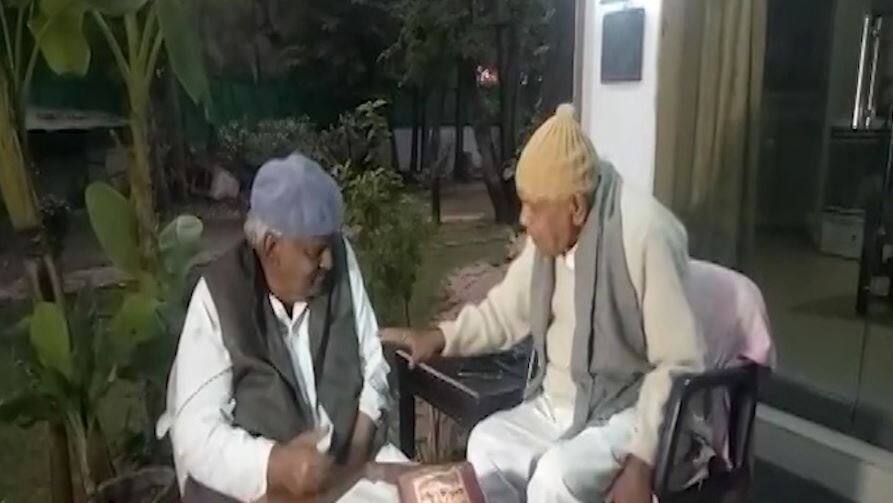 मध्य प्रदेश: बीजेपी नेता बाबूलाल गौर कांग्रेस विधायक से बोले- बधाई हो, मंत्री बनोगे...सरकार बन रही है आपकी Madhya Pradesh Assembly Election 2018: Babulal Gaur wishes Congress MLA, says congratulations, your govt is coming मध्य प्रदेश: बीजेपी नेता बाबूलाल गौर कांग्रेस विधायक से बोले- बधाई हो, मंत्री बनोगे...सरकार बन रही है आपकी