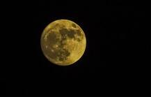 न्यूयार्क: चांद की दो चट्टानें को 8.5 लाख डॉलर में किया गया नीलाम