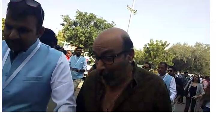 जाने माने मेकअप आर्टिस्ट Mickey Contractor भी प्रियंका की शादी के लिए पहुंच चुके हैं.