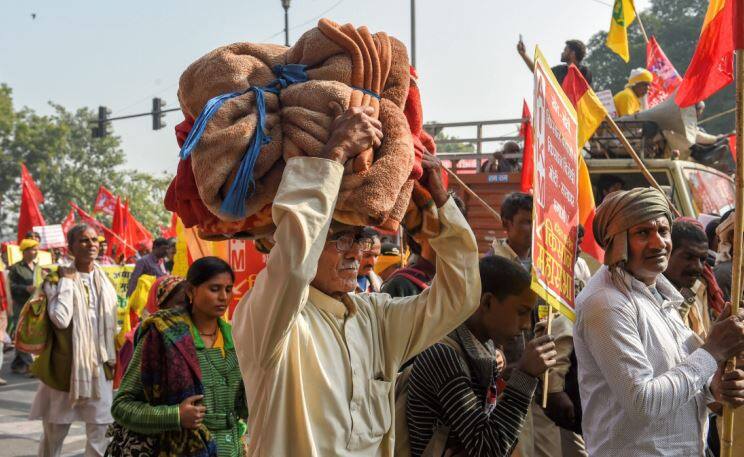 किसानों का मार्च शाम होते-होते बना विपक्षी पार्टियों का सियासी मंच, निशाने पर PM मोदी