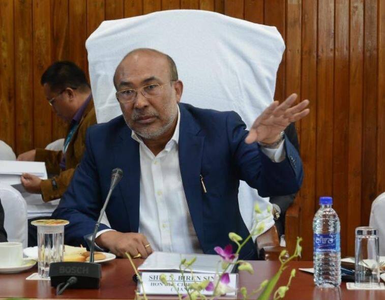 पत्रकार ने मणिपुर के सीएम बीरेन सिंह को कहा- 'पपेट', हुए गिरफ्तार Manipur journalist firstly arrested and then gets bail for criticising CM पत्रकार ने मणिपुर के सीएम बीरेन सिंह को कहा- 'पपेट', हुए गिरफ्तार