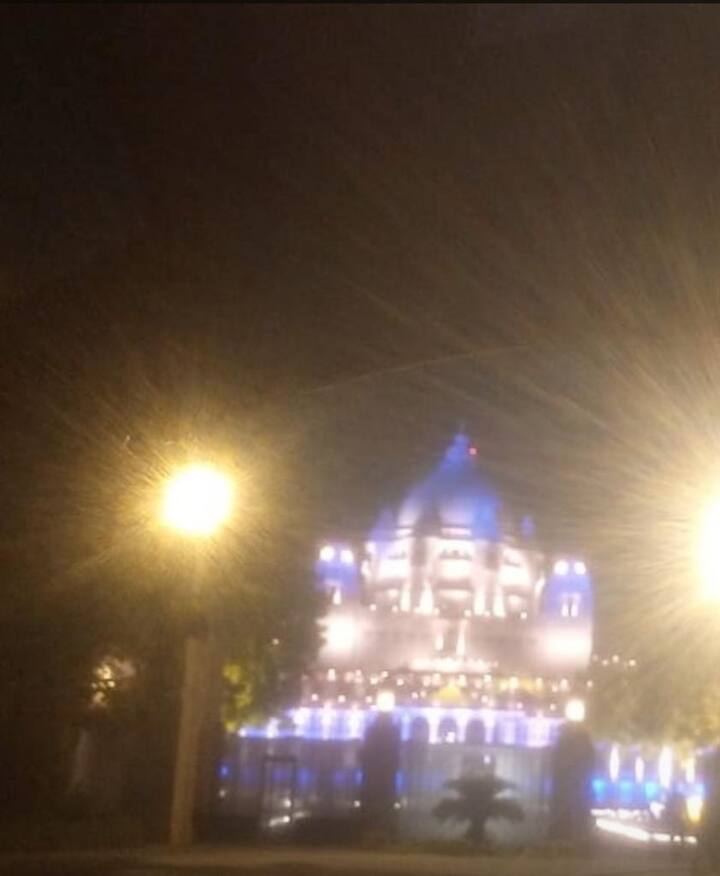 बता दें कि प्रियंका की शादी की रस्में तय समय से थोड़ा लेट शुरू होंगी जिसका कारण हैं मुकेश अंबानी की बेटी ईशा अंबानी. 