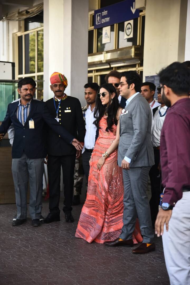 हालांकि आकाश और श्लोका को इस अंदाज में कई बार दिखाई दे चुके हैं. (तस्वीर: मानव मंगलानी)