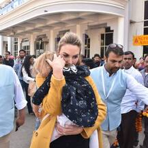 प्रियंका चोपड़ा की शादी में पहुंची विदेशी हीरोइनें, बेटी को गोद में लिए दिखीं एलिजाबेथ चैंबर्स