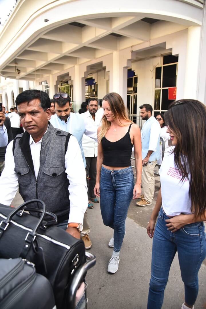 प्रियंका की शादी की बात करें तो वेस्टर्न वेडिंग के बाद 2 दिसंबर को निक और प्रियंका रविवार को हिंदू रीति-रिवाजों के अनुसार शादी करेंगे. (तस्वीर: मानव मंगलानी)