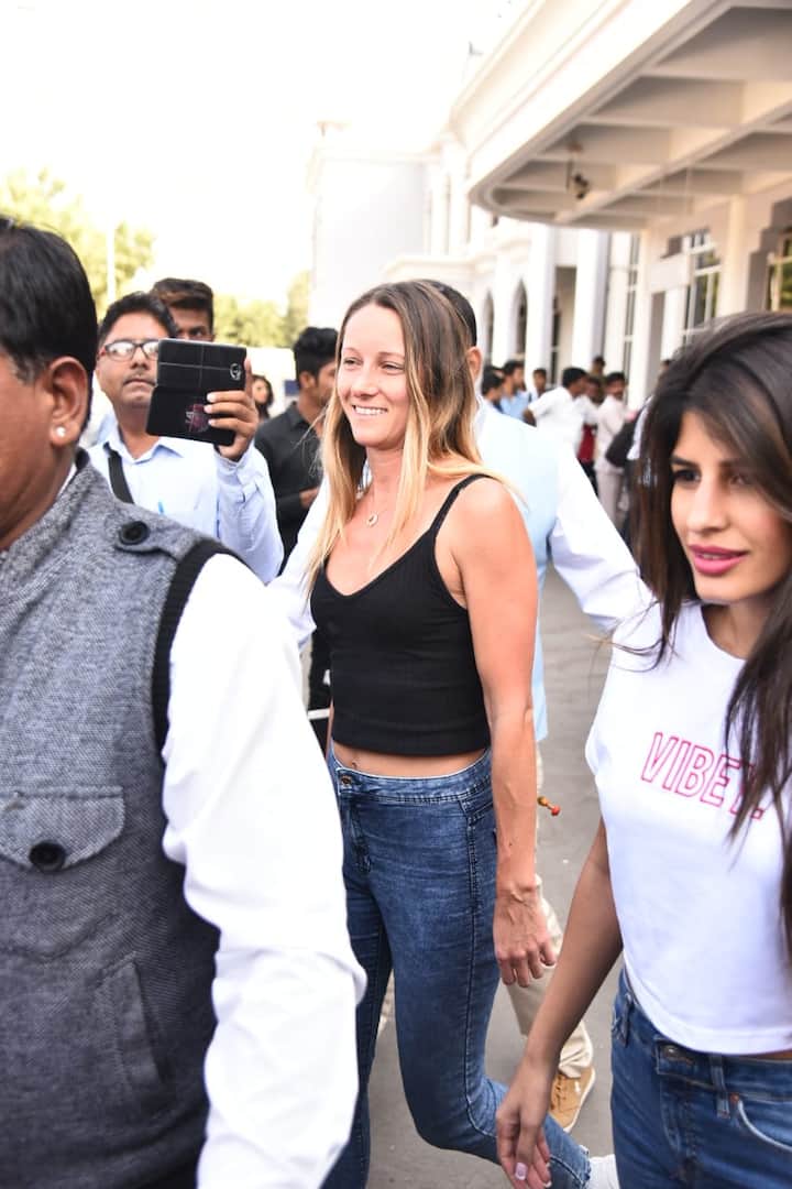  इस शादी में प्रियंका राल्फ लॉरेन का डिजाइन किया हुआ व्हाइट गाउन पहनने वाली हैं. (तस्वीर: मानव मंगलानी)