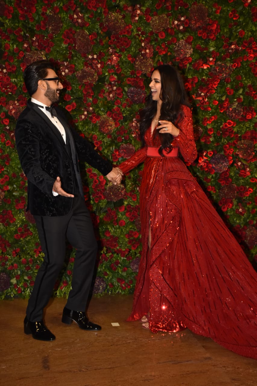 DeepVeer की Wedding Party में गर्लफ्रेंड शिबानी दांडेकर का हाथ थामे पहुंचे फरहान अख्तर