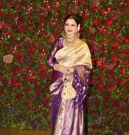  ढ़लती उम्र के साथ बॉलीवुड का ये चांद और भी ज्यादा खूबसूरती का परवान चढ़ता जा रहा है.