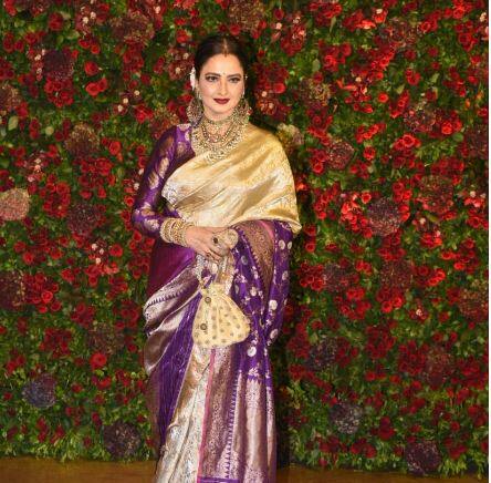 रेखा की खूबसूरती को देखकर अंदाजा लगाना मुश्किल था की कभी रेखा ने ब्लैक एंड व्हाइट मूवी में भी काम किया होगा.