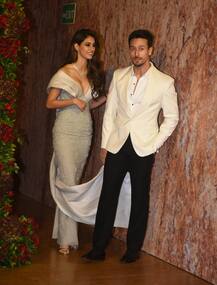 \'दीपवीर\' के रिसेप्शन से गर्लफ्रेंड दिशा पाटनी संग सामने आईं टाइगर की ऐसी रोमांटिक तस्वीरें