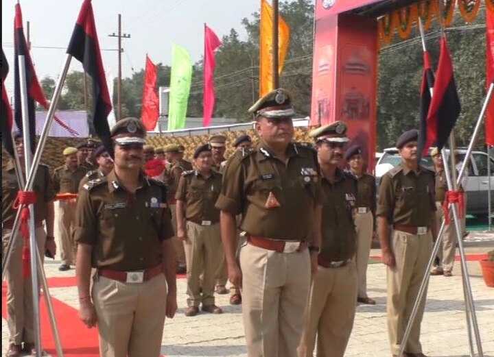  DGP OP Singh said more than ten thousand police personnel will be deployed for security of piligrims कुंभ के लिए डीजीपी ने की मंदिरों में पूजा, कहा- लोगों की सुरक्षा के लिये तैनात रहेंगे दस हजार से ज्यादा पुलिस कर्मी