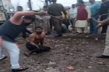 दिल्ली: अमन विहार में आप नेता की गुंडई, छेड़खानी के आरोपी को पुलिस के सामने अर्धनग्न कर पीटा