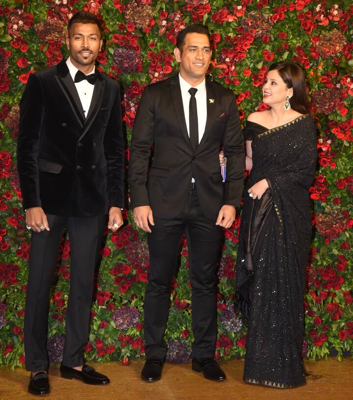 इस दौरान धोनी और साक्षी के बीच बेहद खूबसूरत कैमिस्ट्री देखने को मिल रही थी. (तस्वीर: मानव मंगलानी)