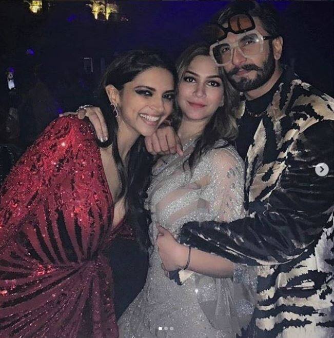  बता दें कि रणवीर दीपिका ने 14 और 15 नवंबर को इटली के लेक कोमो नें शादी की है. 