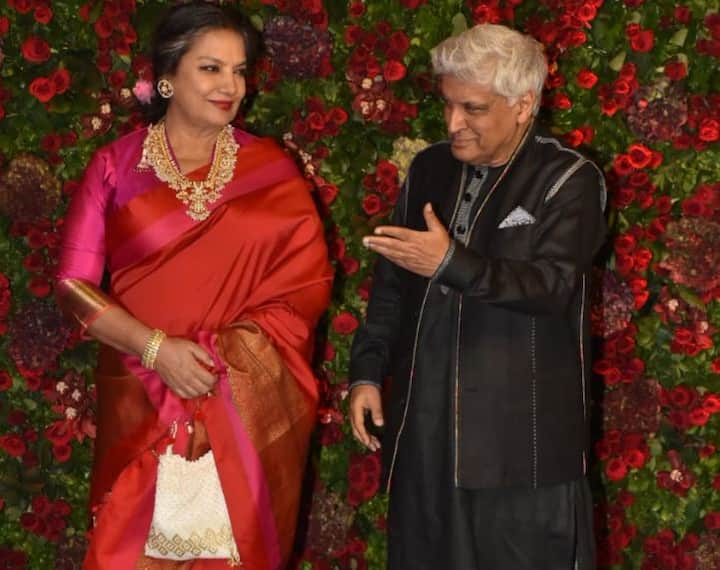 शबाना आजमी और जावेद अख्तर पर न्यूली वेड कपल को शुभकामनाएं देने पहुंचे.