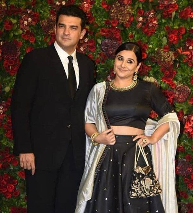 विद्या बालन अपने पति सिद्धार्थ रॉय कपूर के साथ पहुंची. (सभी तस्वीरें - मानव मंगलानी)