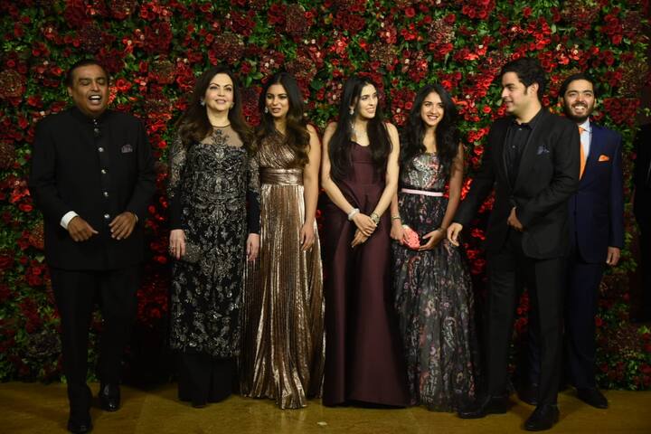 शादी से पहले ईशा खूब स्टार पार्टीज में इन्जॉय कर रही हैं.