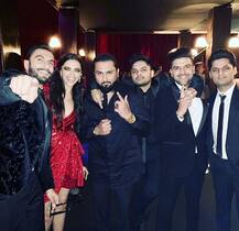 मुंबई में आयोजित दीपिका-रणवीर के रिसेप्शन में दमदार लुक में नज़र आये यो यो हनी सिंह!