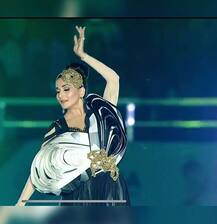 जब हॉकी विश्वकप की ओपनिंग सेरेमनी के दौरान इस खास अंदाज़ में दिखीं माधुरी दीक्षित