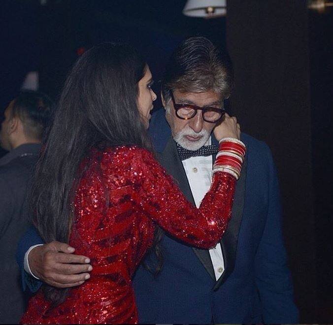 इस दौरान दीपिका पादुकोण, बिग बी से कुछ बात चीत भी करती नज़र आईं. (तस्वीर: इंस्टाग्राम)