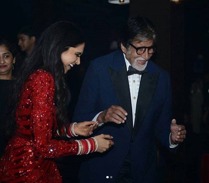 क्योंकि दीपिका साउथ इंडियन हैं इसलिए 14 नवंबर को कोंकणी रीति रिवाज के साथ शादी हुई. बाद में 15 नवंबर को सिंधी रिवाज के अनुसार दोनों एक दूजे के हुए. दरअसल रणवीर सिंह का ताल्लुक सिंधी परिवार से है, इसिलए दूसरी शादी सिंधी परंपराओं के मुताबिक हुई. (तस्वीर: इंस्टाग्राम)