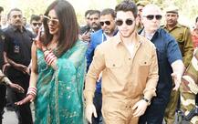 हाथों में चूड़ा, मांग में सिंदूर भरकर पति निक के साथ जोधपुर से रवाना हुईं प्रियंका चोपड़ा, देखें शादी के बाद पहली झलक