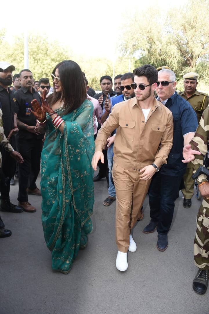 आपको बता दें कि कल ही प्रियंका चोपड़ा ने निक जोनास के साथ हिंदू रीति रिवाजों से शादी रचाई.