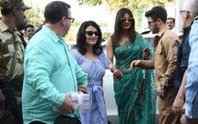 शादी के बाद सास-सुसर के साथ पहली बार दिखीं प्रियंका चोपड़ा, जोधपुर से रवाना हुए सभी मेहमान