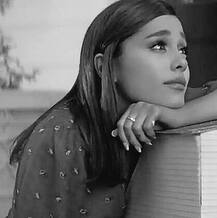 पॉप सिंगर एरियाना की टूटी सगाई, अब छुपाया टैटू