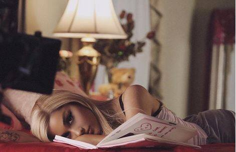 दिलचस्प बात ये थी कि दोनों ने ही अपने टैटू के ऊपर दिल जैसी आकृति बनाई हुए थी. इससे साफ पता चल रहा था कि दोनों ने एक ही तरह का ब्रेकअप टैटू   बनवाया है. फोटोः इंस्टाग्राम